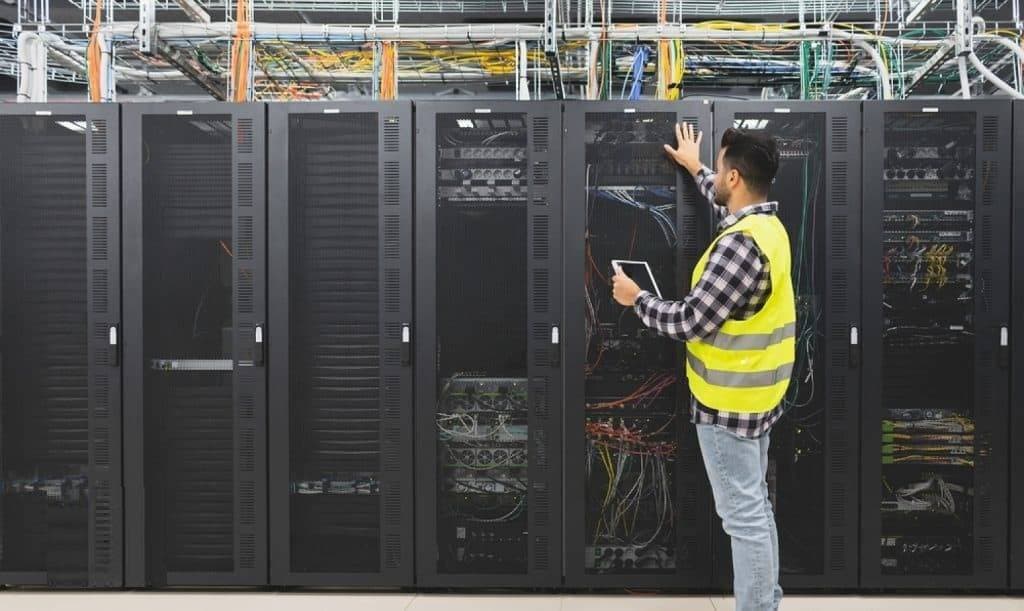 "خزنة" الإماراتية المتخصصة في مراكز البيانات تخطط لتوسع في السعودية