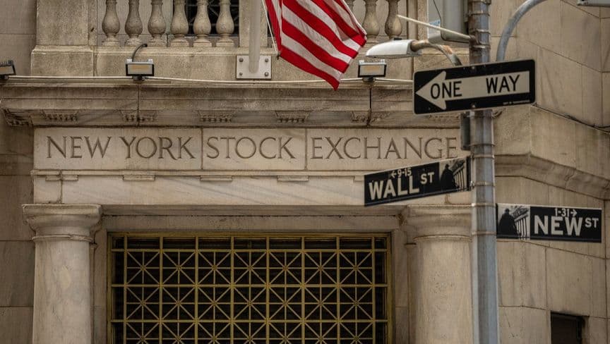 الأسهم الأمريكية أمام اختبار حاسم بعد خسائر تريليونية.. وتهافت على الملاذات الآمنة
