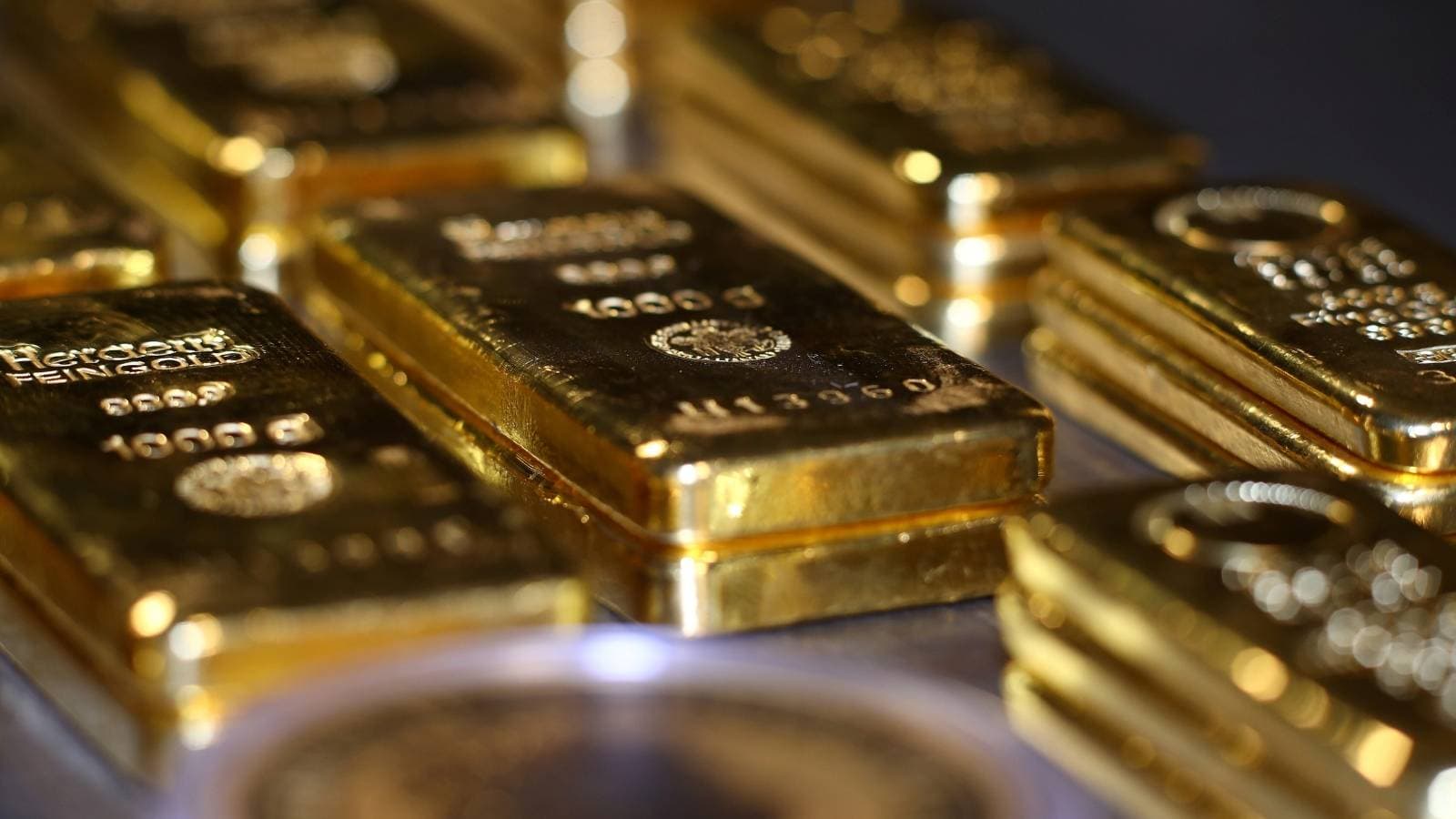 الذهب يتراجع وسط ترقب لمزيد من الوضوح بشأن سياسة أمريكا التجارية