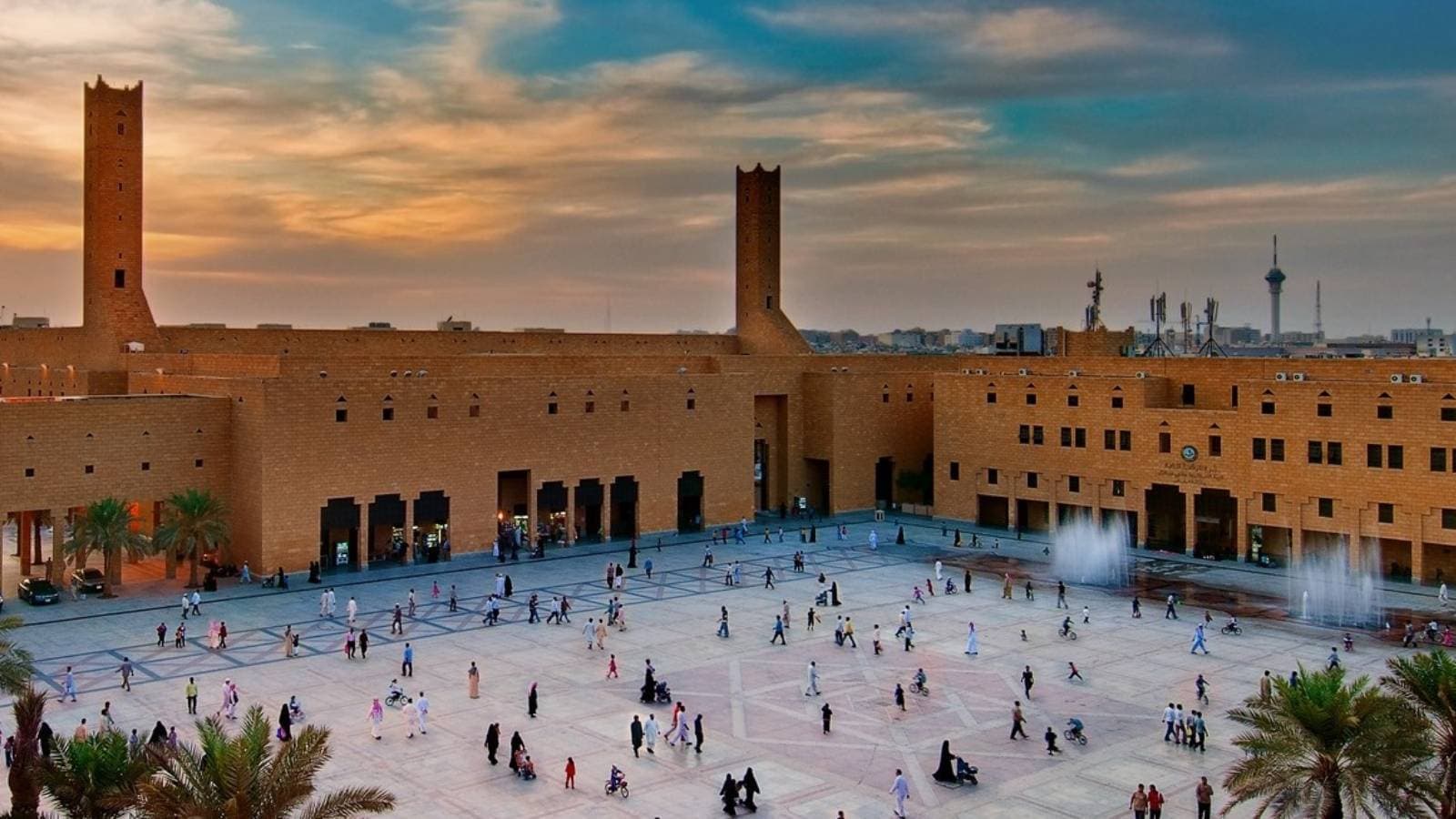 مبيعات ربعية سابقة تهبط بأرباح "الرياض للتعمير" الفصلية أكثر من 40 %