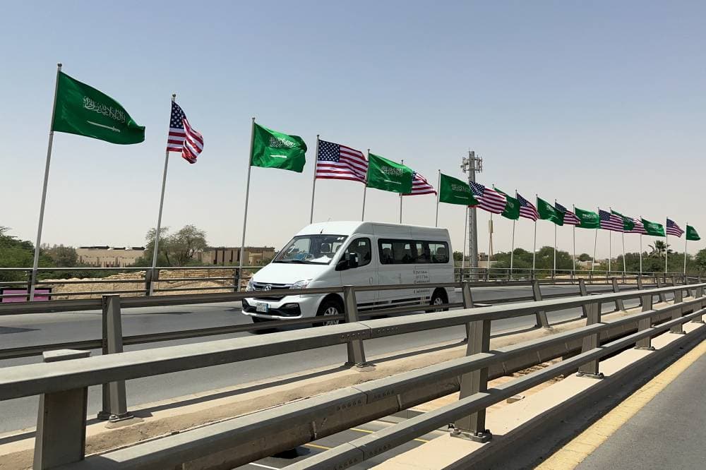 أقطاب الاقتصاد الأمريكي برفقة ترمب في الرياض .. اتفاقيات ضخمة وصفقات مليارية