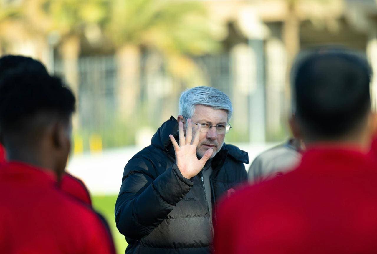 هيلمان يقاضي الرائد بسبب رواتب 7 أشهر .. عقده 2 مليون دولار سنويا