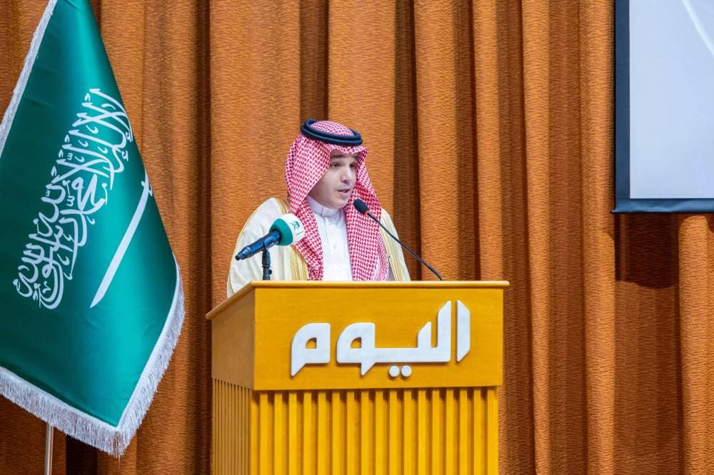 أمير الشرقية يرعى تخريج 100 صحفي وإعلامي في دار "اليوم"