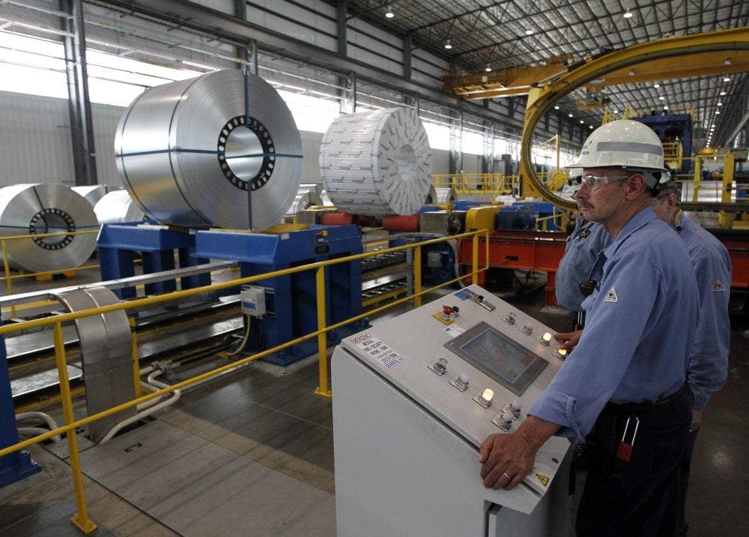 البيت الأبيض: العالم يثق في الاقتصاد الأمريكي .. وترمب لا يتفق مع خفض "موديز"