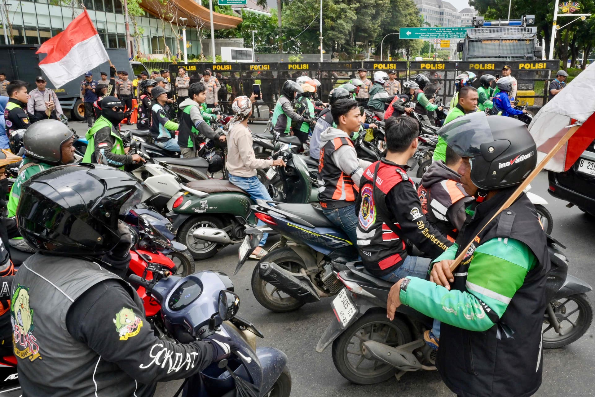 عمولة تطبيقات التوصيل تثير جدلا في إندونيسيا