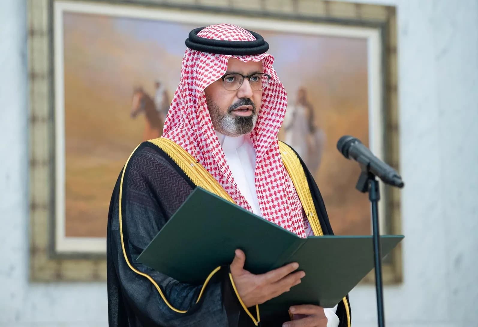 أمام الملك .. أمراء يؤدون القسم عقب صدور الأوامر الملكية بتعيينهم في مناصبهم الجديدة