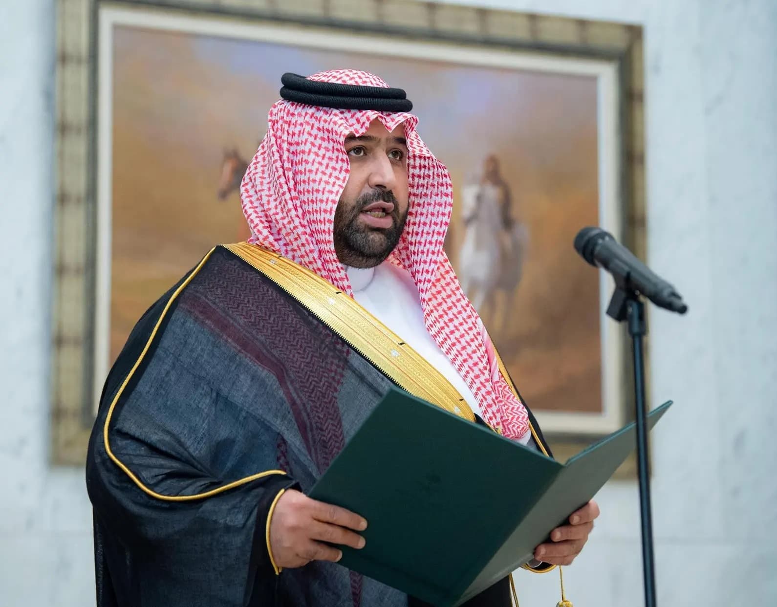 أمام الملك .. أمراء يؤدون القسم عقب صدور الأوامر الملكية بتعيينهم في مناصبهم الجديدة