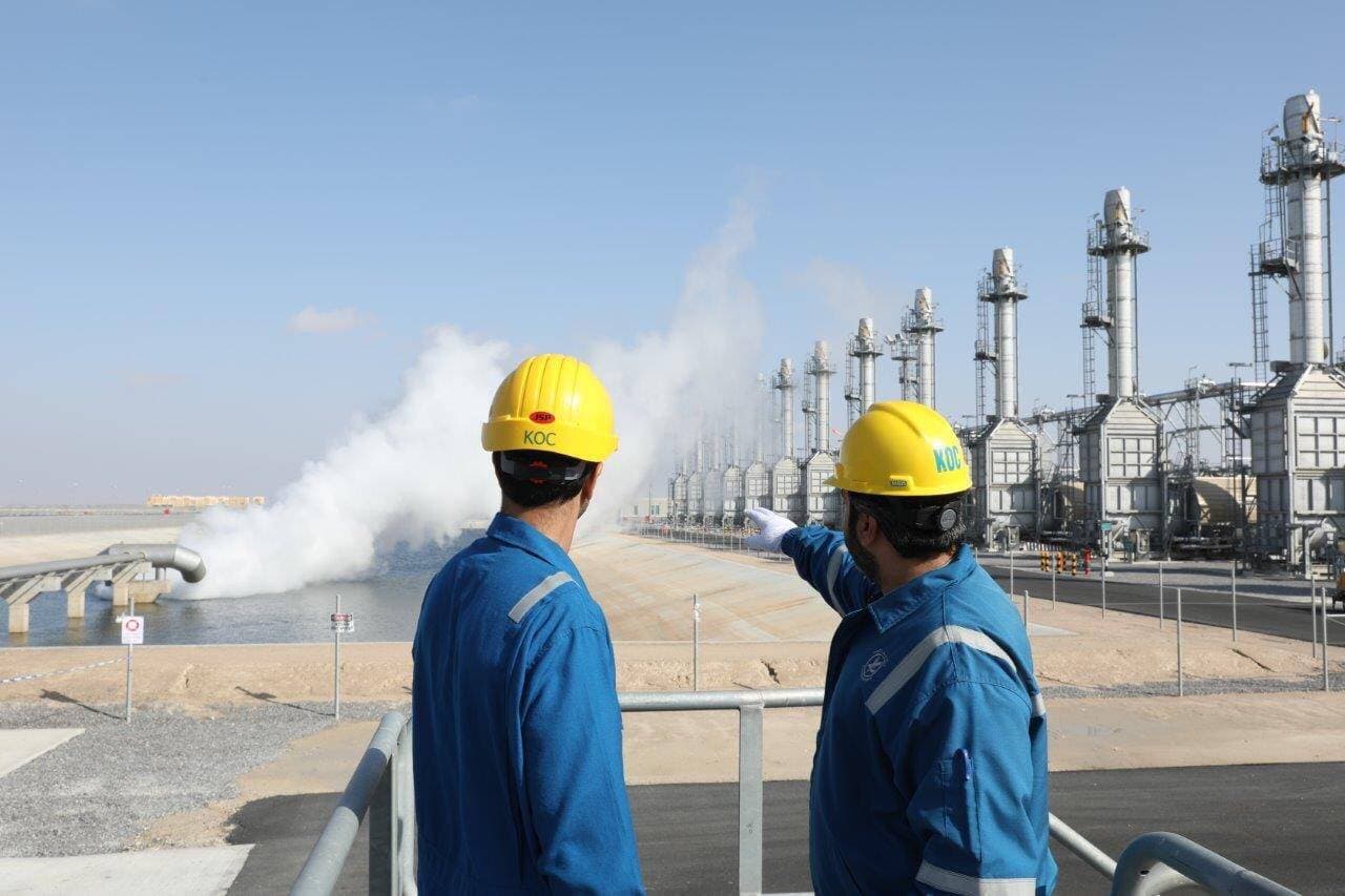 عقود الخام الأمريكي ترتفع بأكثر من دولارين