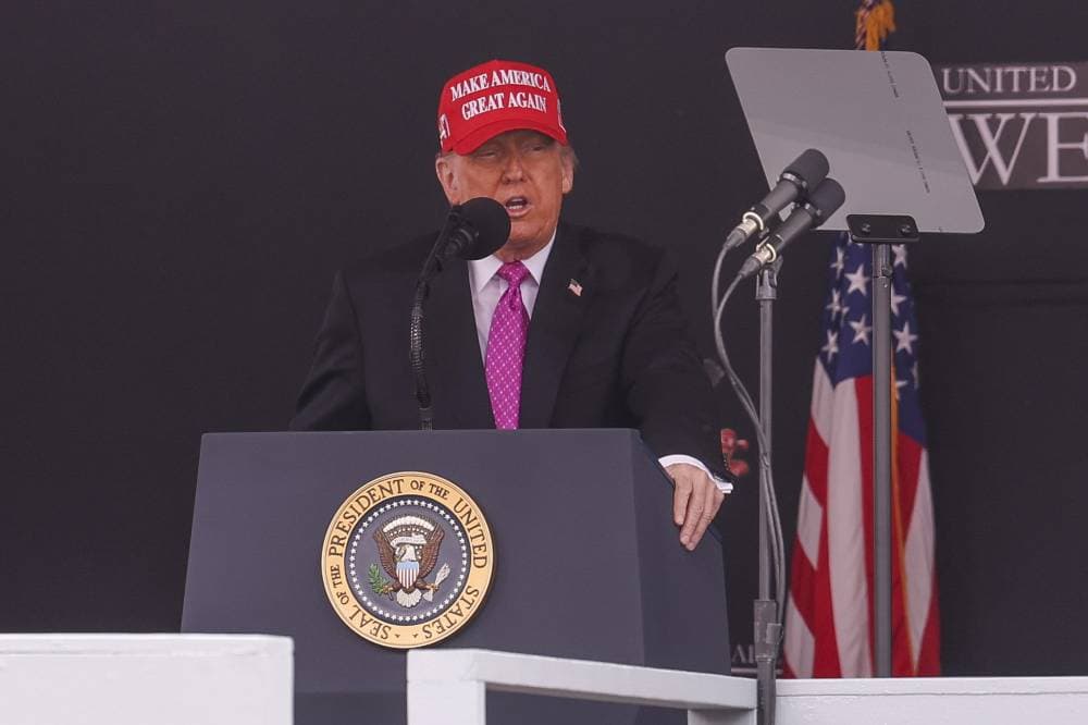 بطاقة "ترمب" الذهبية .. من سيشتري طريقه إلى أمريكا؟