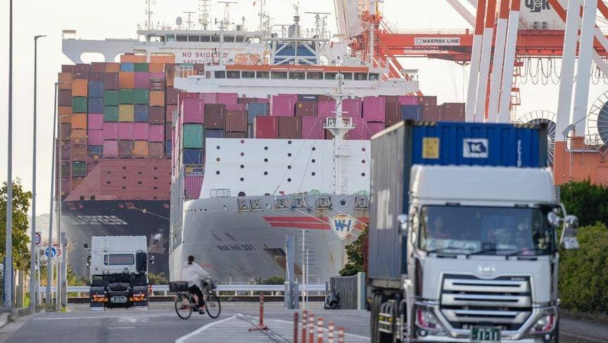 سباق عالمي لإبرام صفقات تجارية قبل انتهاء مهلة رسوم ترمب