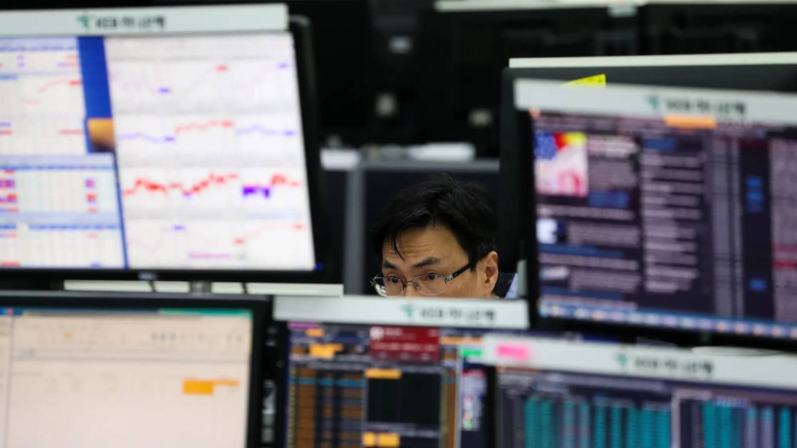 الأسهم الآسيوية تواكب انتعاش "وول ستريت" وسط ارتفاع السندات