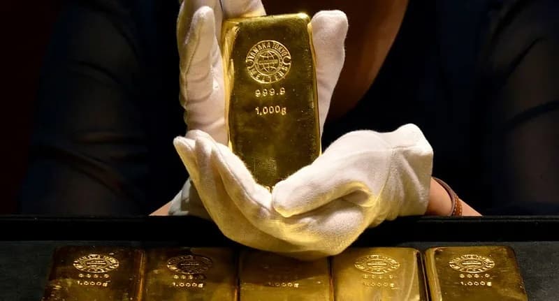 الذهب يتجه لخسارة أسبوعية 2% مع صعود الدولار رغم عودة التوترات التجارية