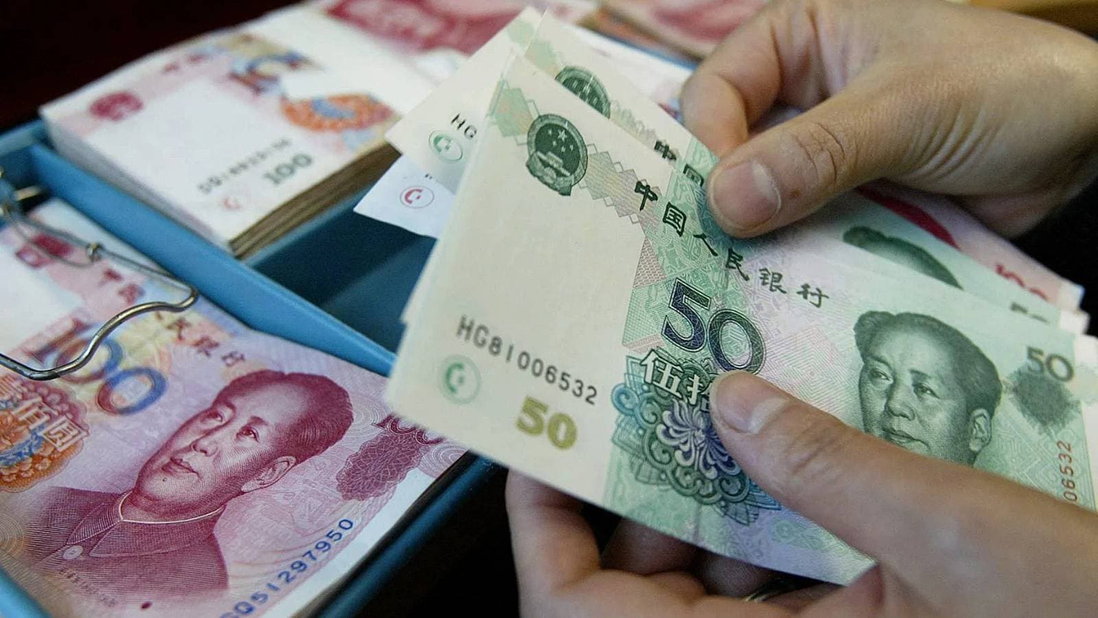 عملات آسيا تكتسب زخما بفعل ضعف الدولار يستدعي تدخلا من البنوك المركزية