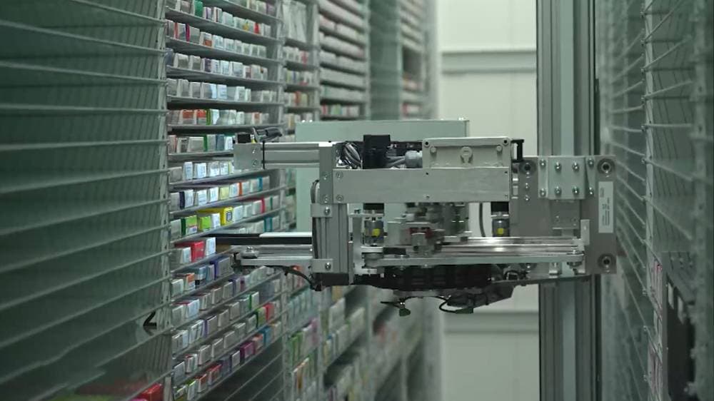 الروبوتات وأتمتة المختبرات أبرز تقنيات المجال اللوجستي الطبي في السعودية