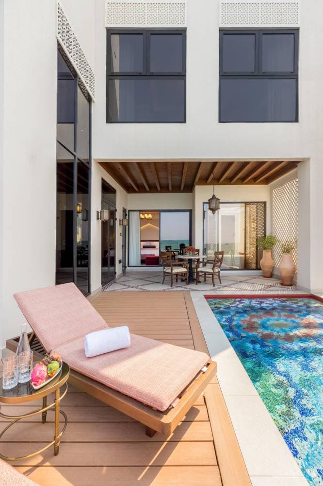 خدمات فندقية نوعية لتعزيز السياحة في البحرين..سوفتيل تضيف فيلات مائية لخيارات الزوار 