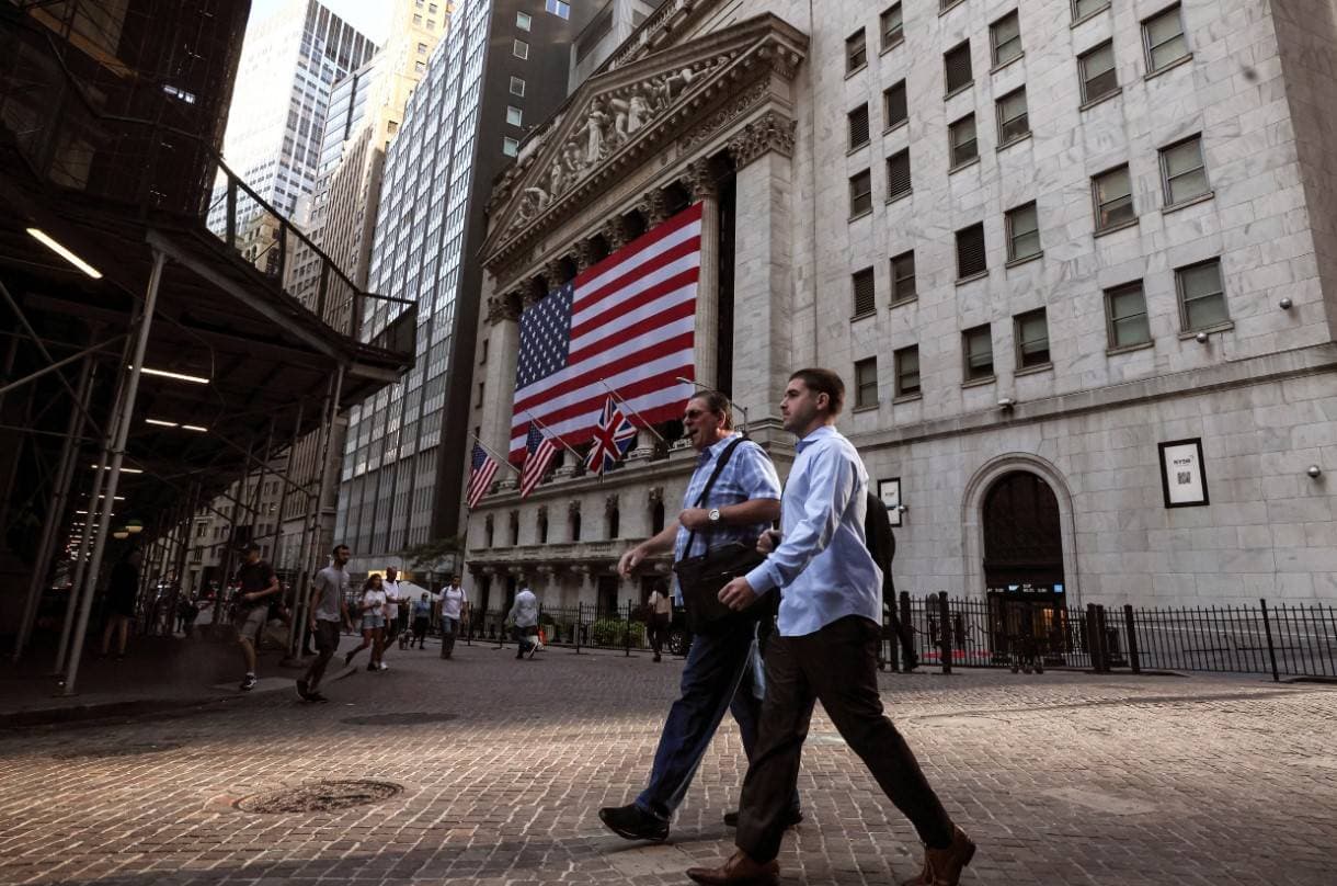 وول ستريت تغلق على ارتفاع بعد تثبيت أسعار الفائدة