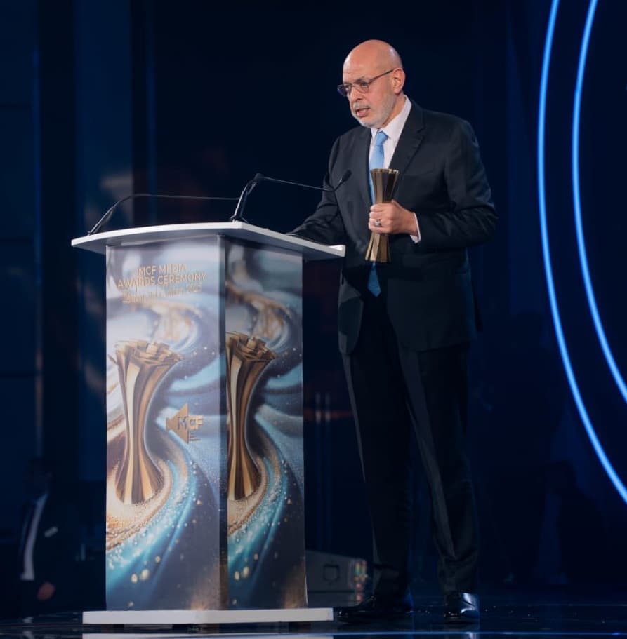 تكريم نبيل الخطيب بـ "جائزة الإنجاز مدى الحياة" في حفل جوائز مؤسسة مي شدياق للإعلام