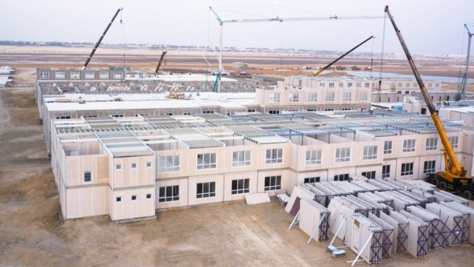 روبوتات وهياكل معدنية.. البناء الحديث رهان السعودية لخفض التكلفة وتسريع الإنجاز