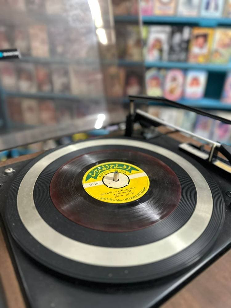 من يشتري الكاسيت في عصر "الديجتال"؟