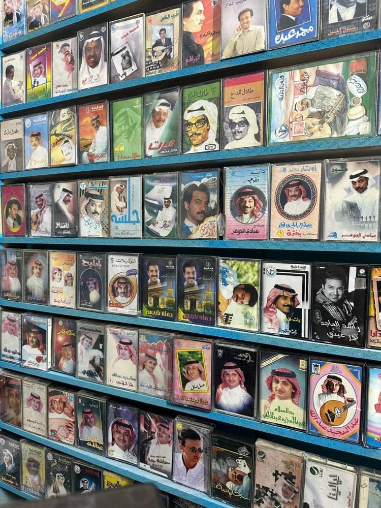 من يشتري الكاسيت في عصر "الديجتال"؟