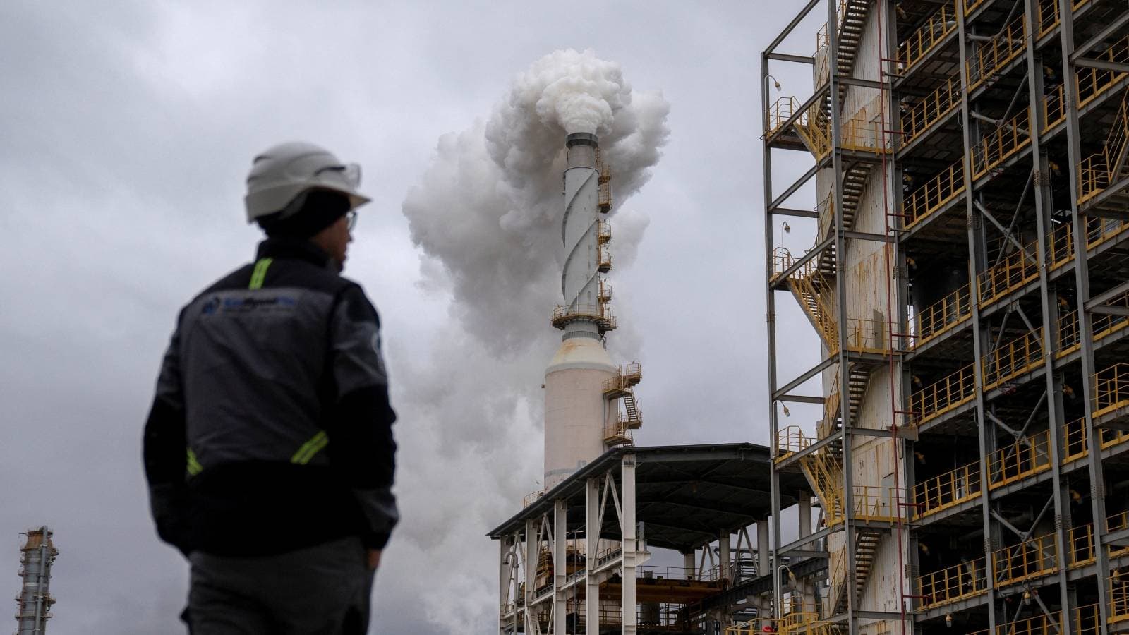 النفط مرشح لبلوغ 90 دولارا مع مخاوف تأثر الإمدادات من الهجوم على إيران