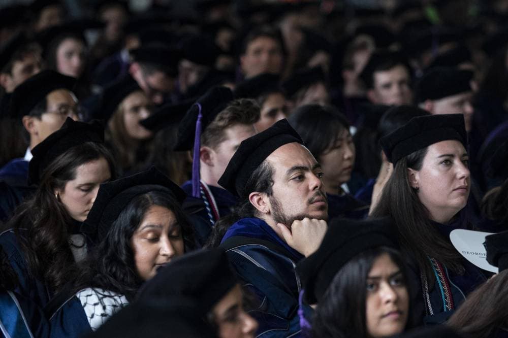 الخريجون الجدد في أمريكا يواجهون أسوأ سوق عمل منذ سنوات