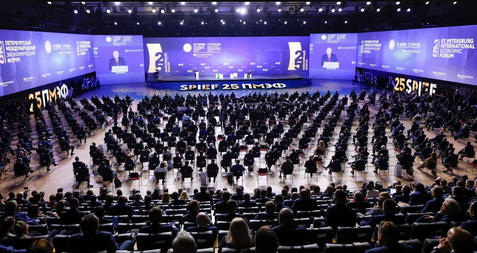 20 ألف مشارك في منتدى بطرسبرغ يبحثون النمو الاقتصادي في عالم متعدد الأقطاب