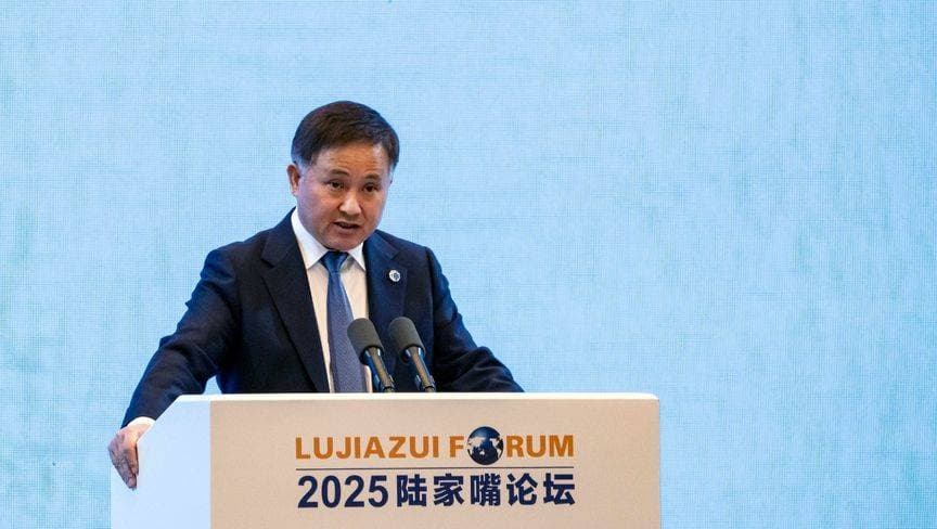 الصين ترى عالما تتنافس فيه العملات بقوة مع تراجع هيمنة الدولار