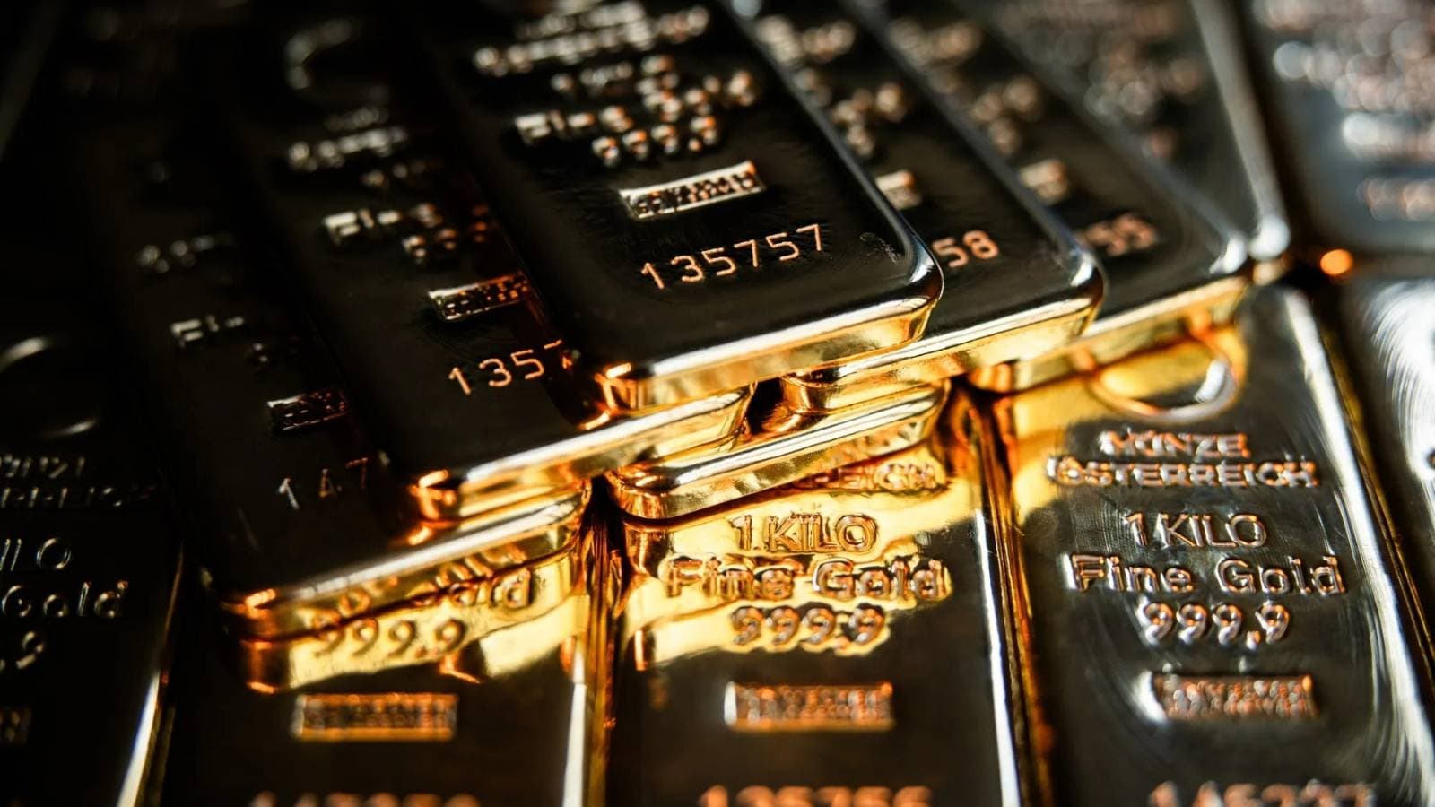 الذهب يصعد في ظل تراجع الدولار وتهديد ترمب بفرض رسوم جديدة