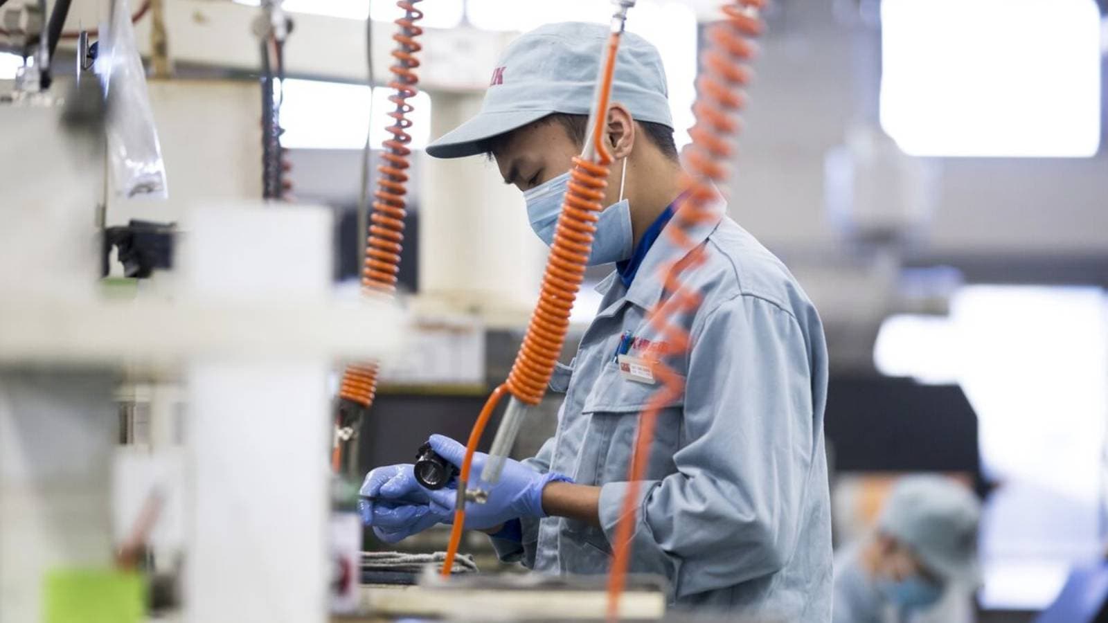 ويلات الحرب التجارية لا تتوقف .. الصادرات والإنتاج الصناعي في آسيا تتراجع