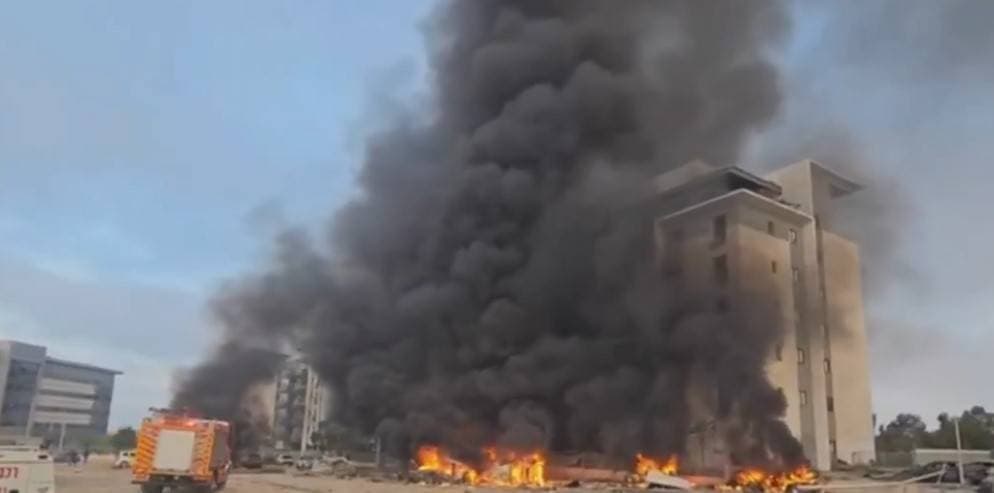 حريق قرب مكتب مايكروسوفت في بئر السبع بإسرائيل