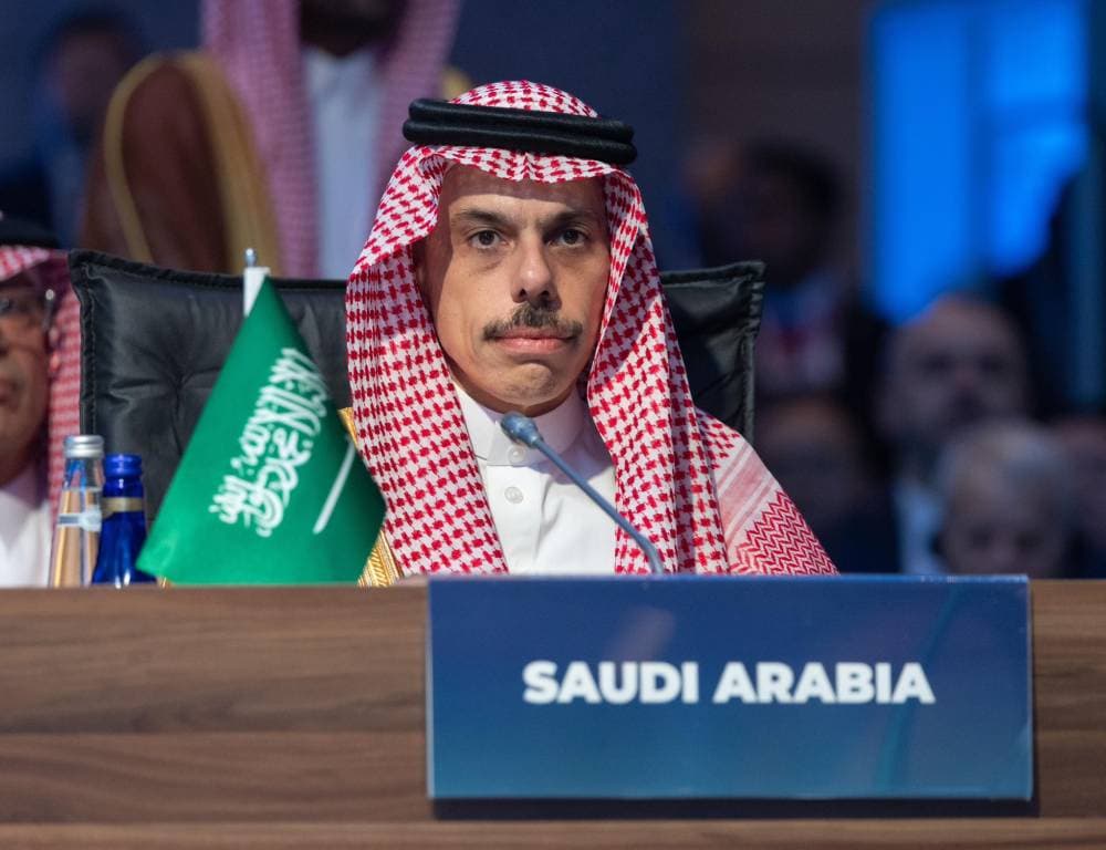 وزير الخارجية السعودي: الاعتداءات الإسرائيلية السافرة تجاه إيران تُهدد أمن المنطقة