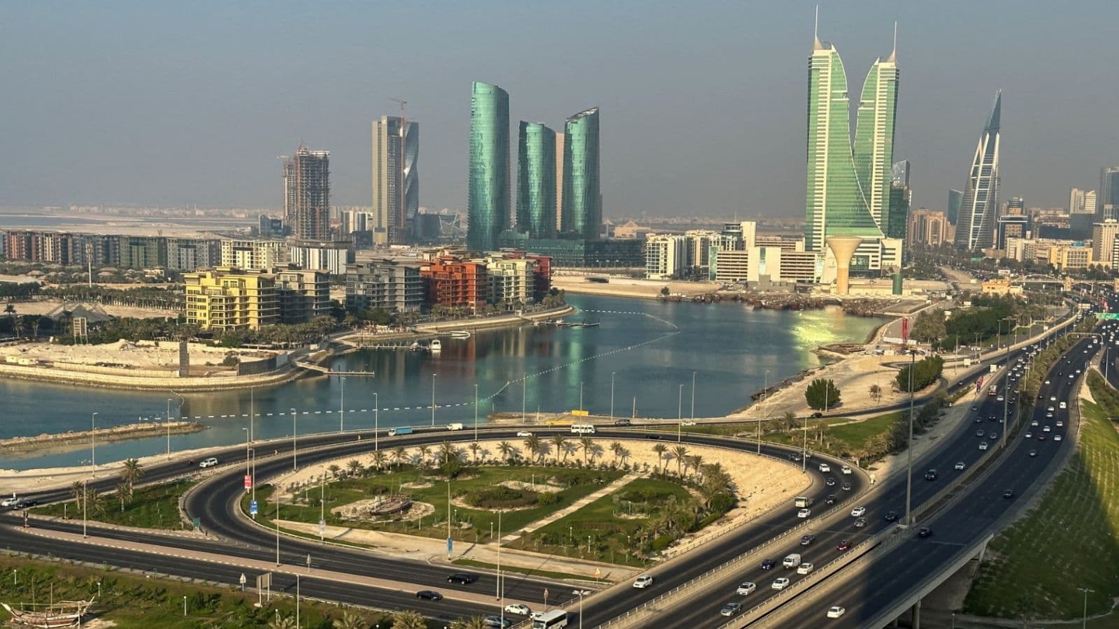 البحرين تفعل العمل عن بعد بنسبة 70 % في الوزارات والأجهزة الحكومية