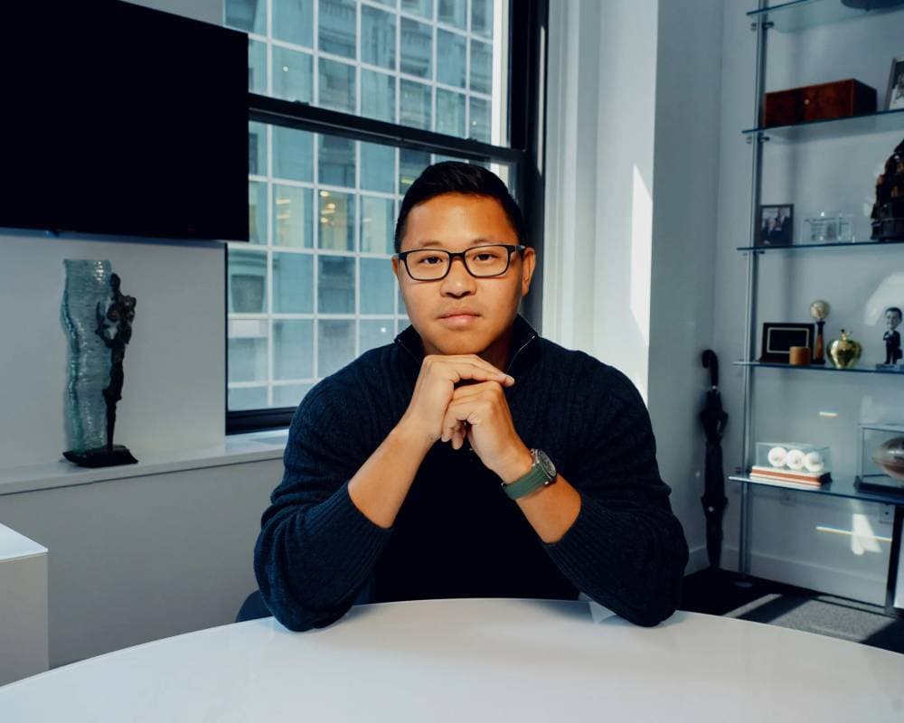  بعد رفضه من 200 وظيفة.. شاب يبني ثروة من قبول أبناء الأثرياء في جامعات النخبة