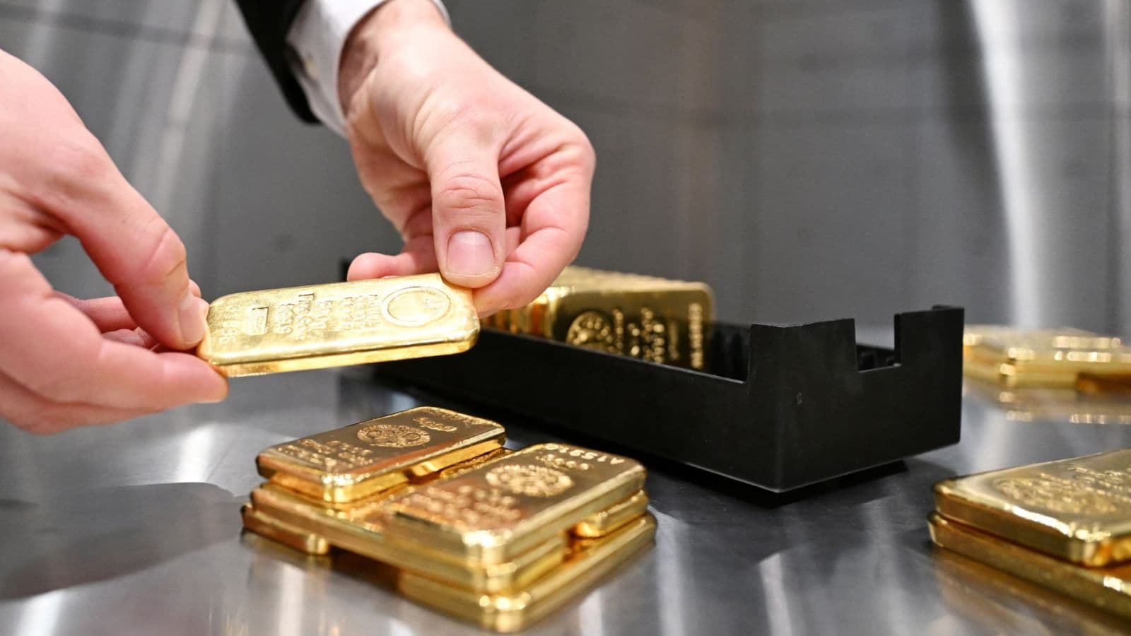 أسعار الذهب تتراجع بعد إعلان ترمب عن وقف إطلاق النار بين إيران وإسرائيل