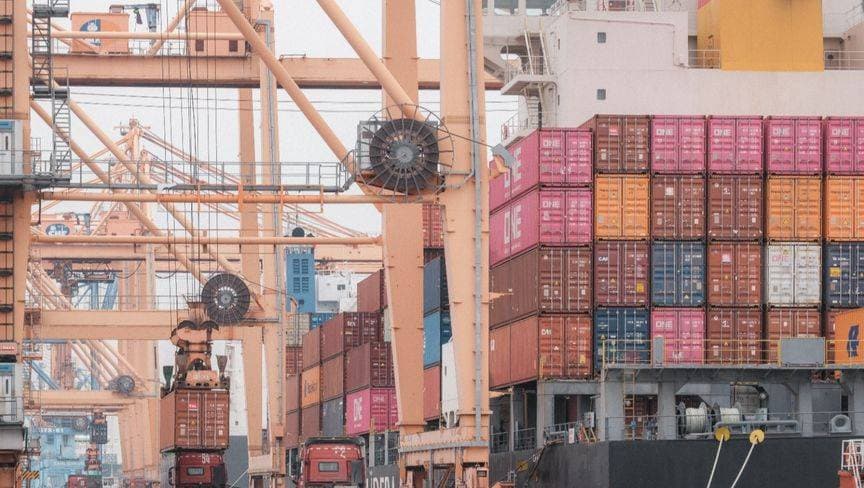 العجز التجاري الأمريكي مع آسيا يتسع قبل سريان رسوم ترمب