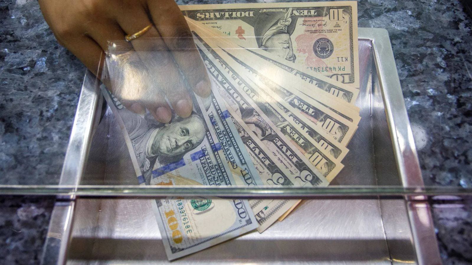 طروحات السندات الدولارية تقفز في آسيا بعد هدنة الشرق الأوسط