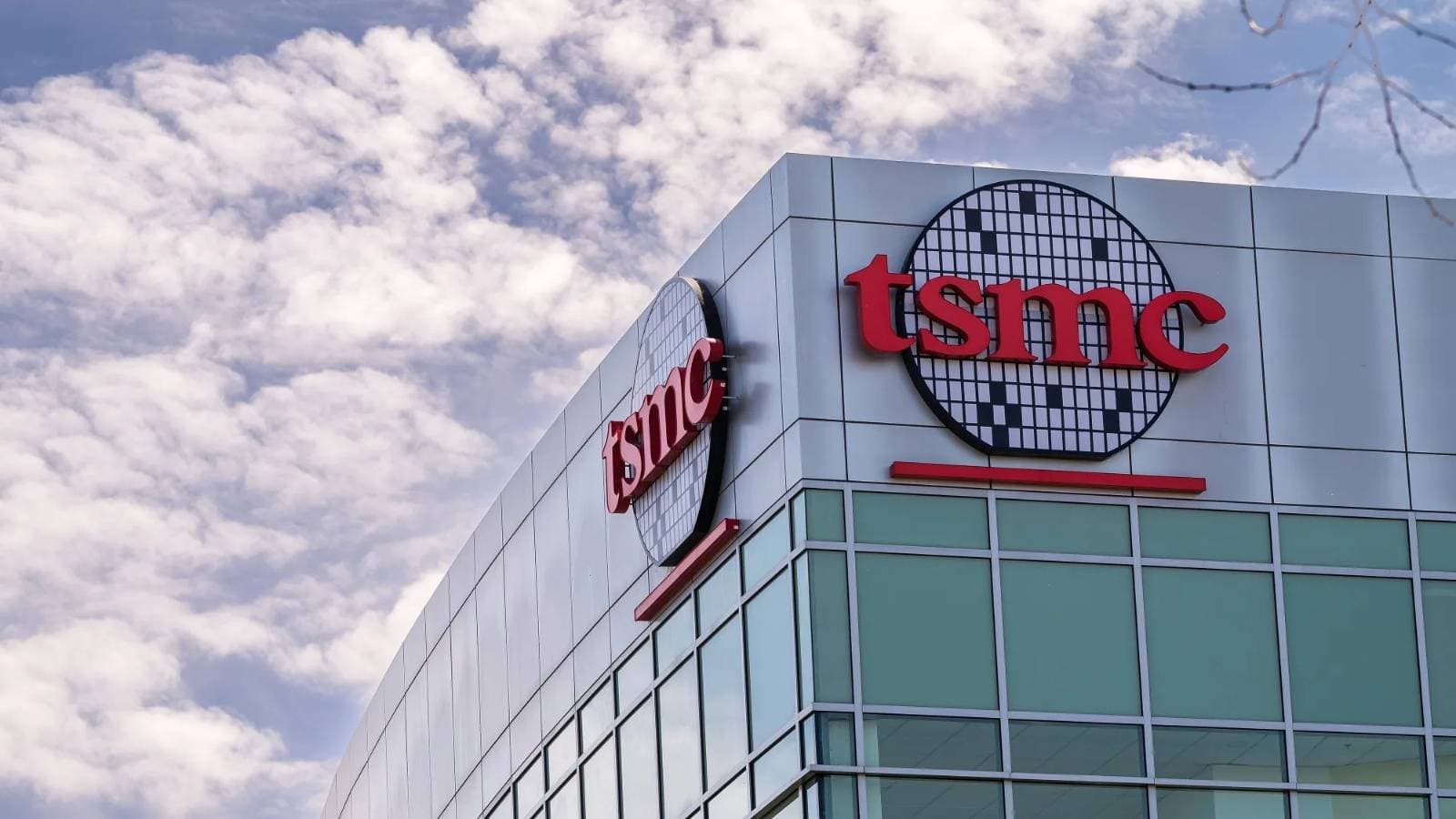 عملاق صناعة أشباه الموصلات TSMC يضخ 10 مليارات دولار لمواجهة تقلبات أسعار الصرف