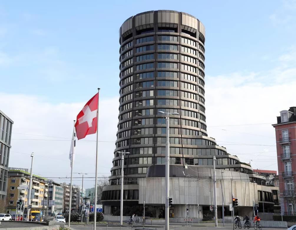 "بنك التسويات": الاقتصاد العالمي يواجه لحظة محورية وانقسامات عميقة