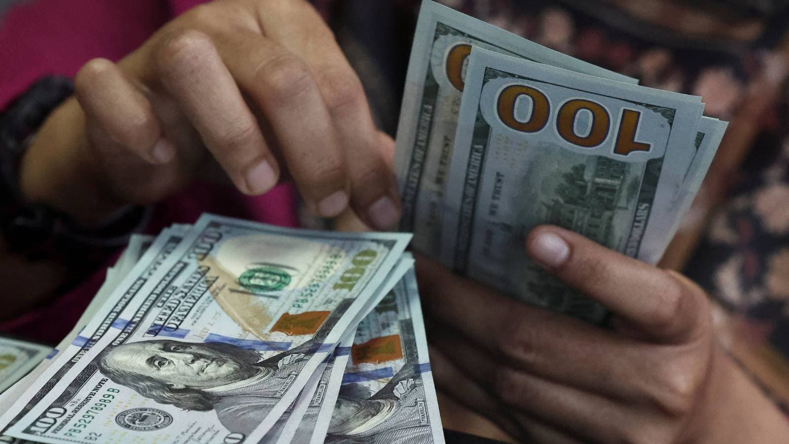 الدولار عند أدنى مستوى في 6 أسابيع مع تأثير الحرب التجارية في الاقتصاد