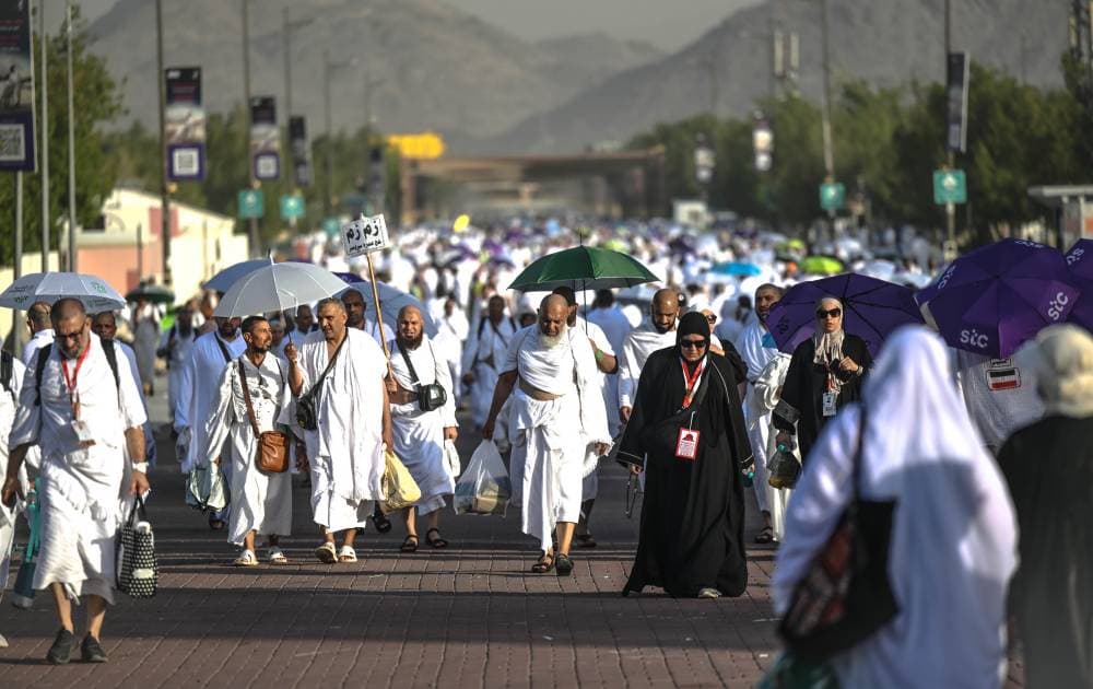 أمن الحج .. من حراس القوافل إلى طائرات الدرون والذكاء الاصطناعي