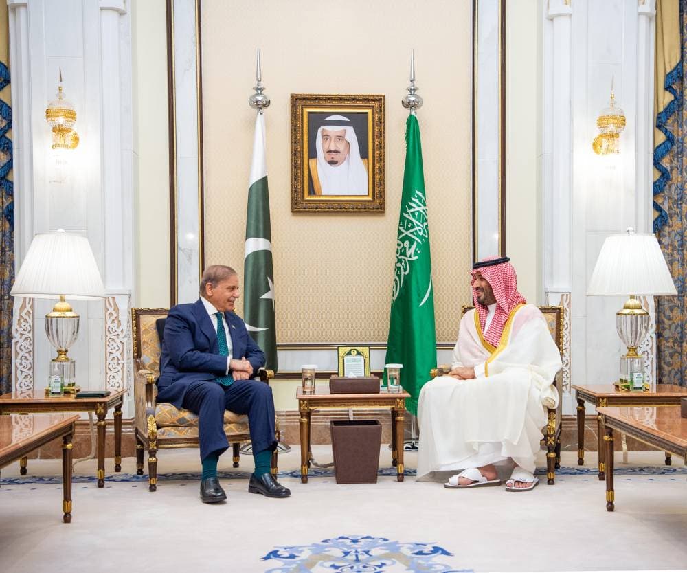 ولي العهد السعودي يبحث مع رئيس الوزراء الباكستاني تطوير التعاون الثنائي