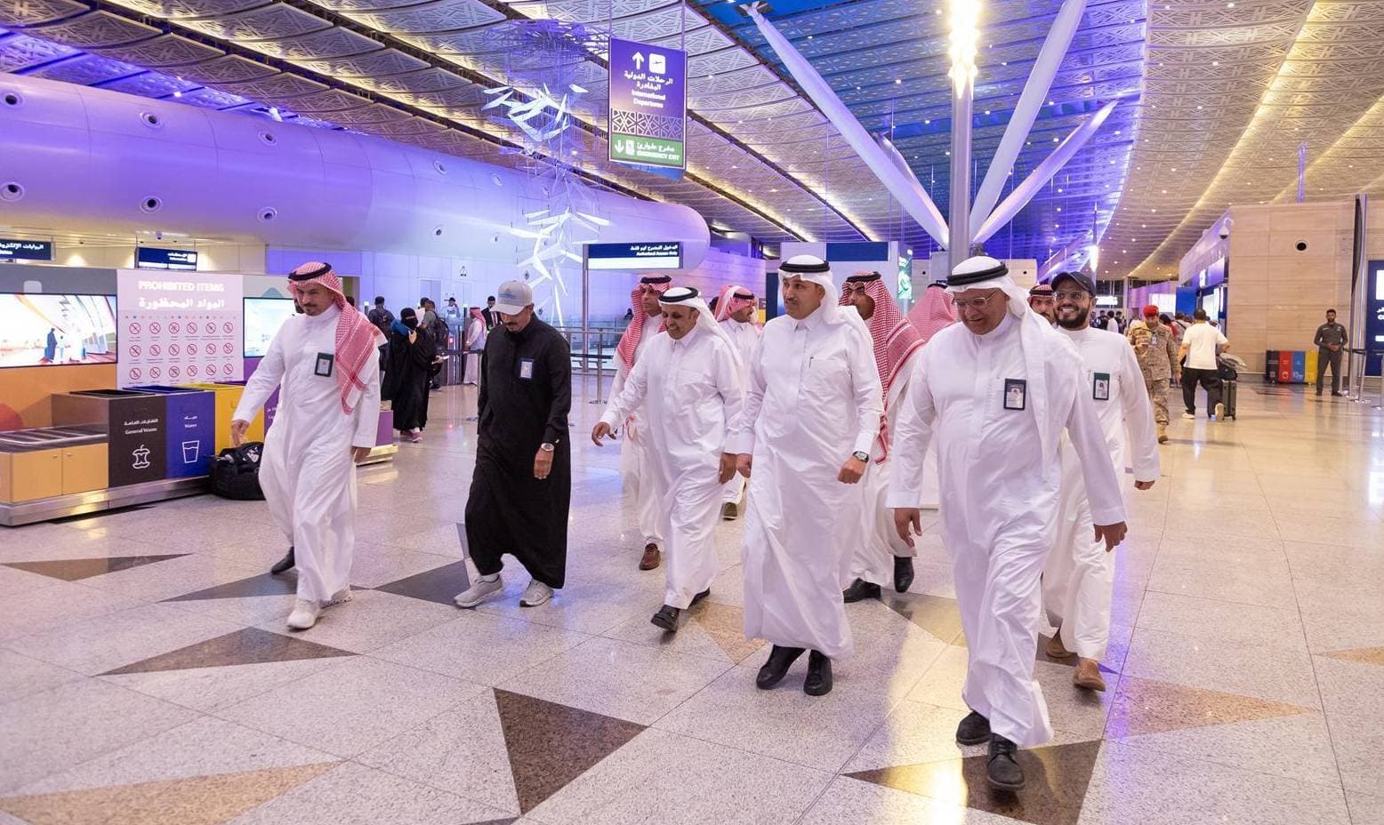 وزير النقل السعودي يقف على جاهزية مطار جدة لمرحلة مغادرة ضيوف الرحمن