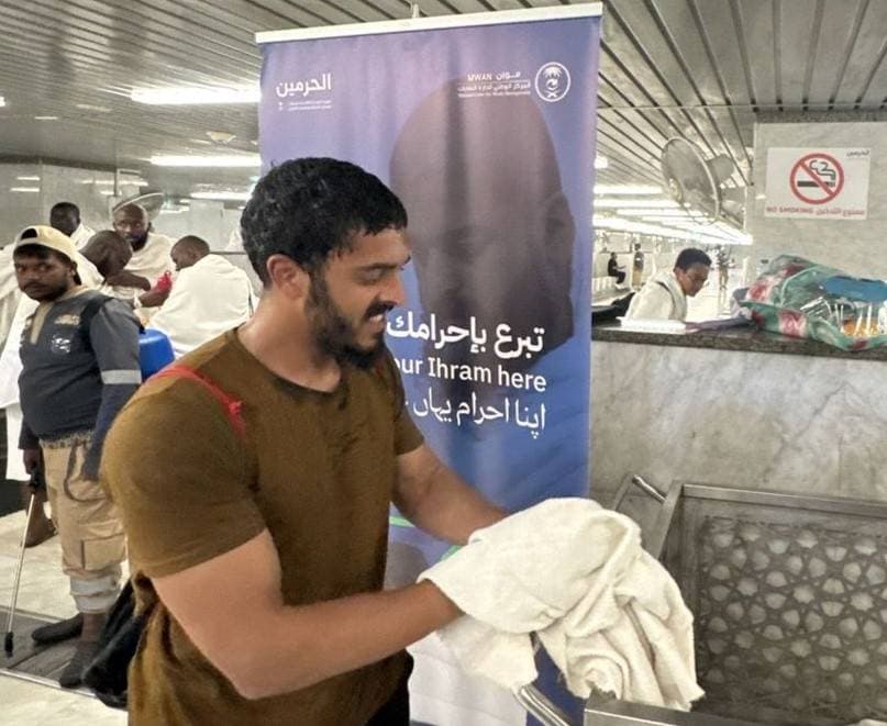 11 حاوية في الحرم المكي لإعادة تدوير إحرامات الحجاج وتستهدف 70 طنا