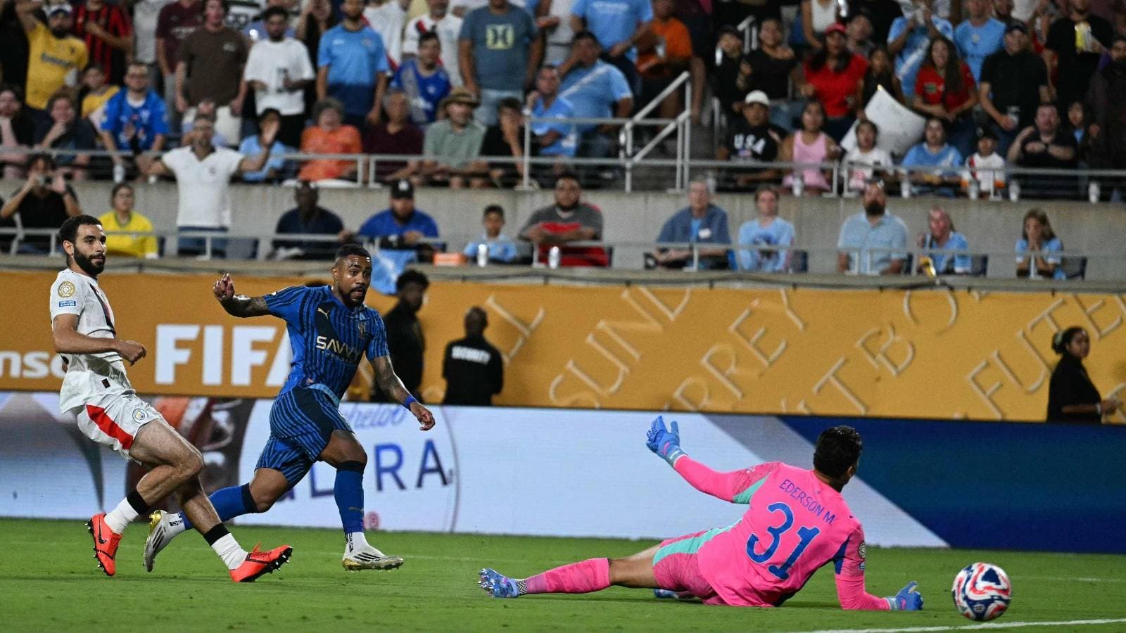 الهلال يذهل العالم .. أزاح السيتي وبلغ ربع النهائي