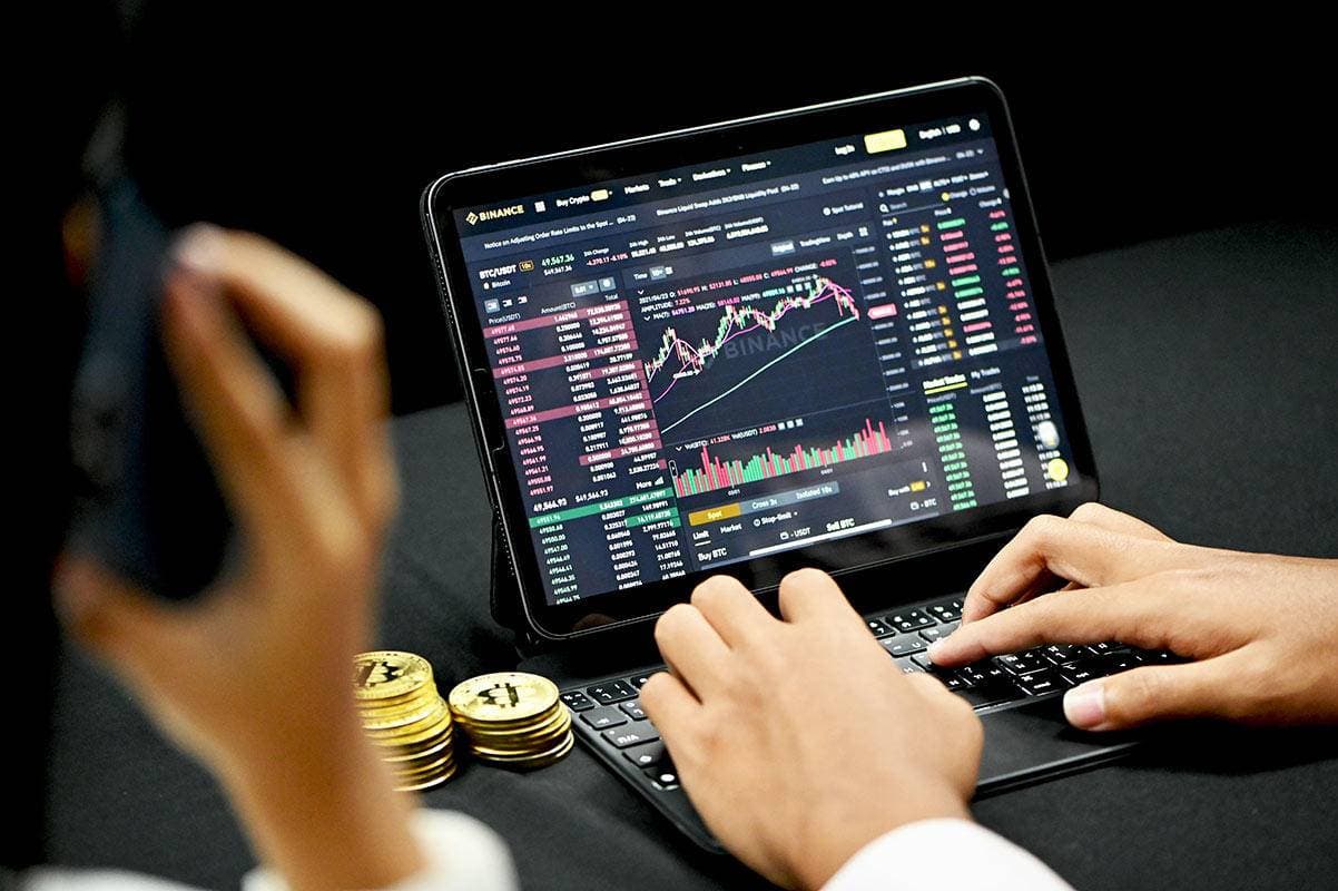 بيتكوين تقفز لمستوى قياسي جديد بدفعة من طلب مؤسسات استثمارية