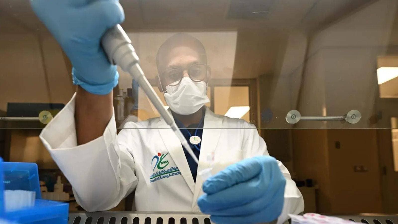 إحالة منشأة إلى النيابة العامة السعودية لتداولها منتجات تجميلية تم التلاعب بصلاحياتها