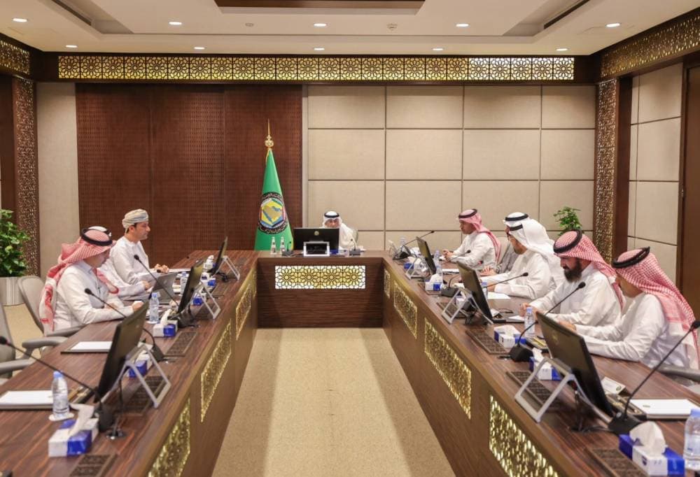 أمين مجلس التعاون يحث على مضاعفة الجهود لإنجاز مشروع سكة حديد دول الخليج حسب المخطط