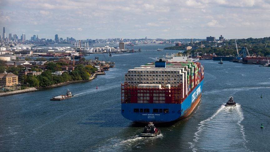 ترمب يهدد أكثر من 150 دولة برسوم جمركية تصل إلى 15%