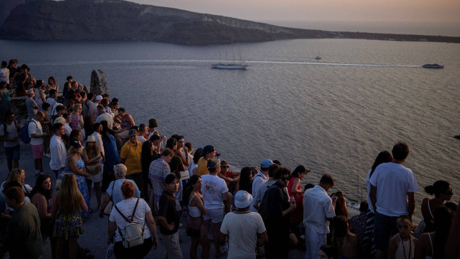 تراجع عائدات السياحة في اليونان رغم زيادة أعداد الزائرين